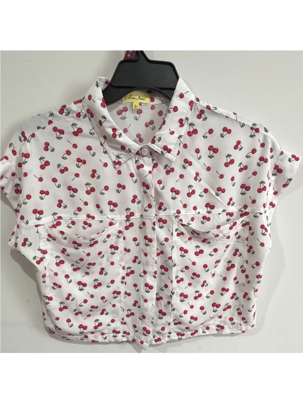 White Button-Front Top with Red Cherry Print love Notas